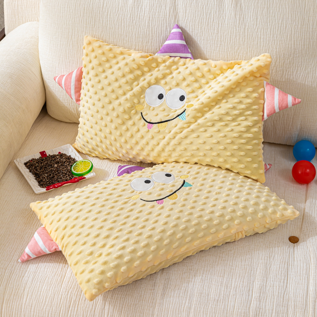 91家纺网 家纺一手货源 找家纺 织布人 2025新款荞麦枕豆豆绒小怪兽卡通儿童荞麦枕学生枕开学季宿舍枕头枕芯 太空豆豆荞麦枕-小怪兽米黄 30x50cm/只