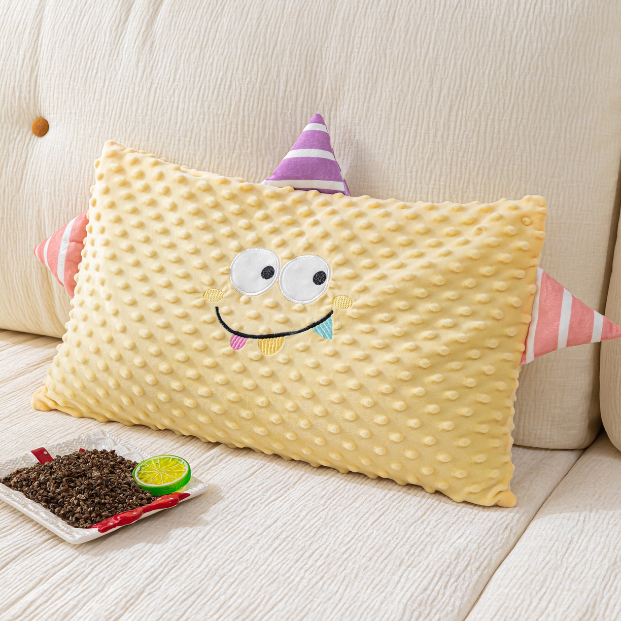 91家纺网 家纺一手货源 找家纺 织布人 2025新款荞麦枕豆豆绒小怪兽卡通儿童荞麦枕学生枕开学季宿舍枕头枕芯 太空豆豆荞麦枕-小怪兽米黄 30x50cm/只