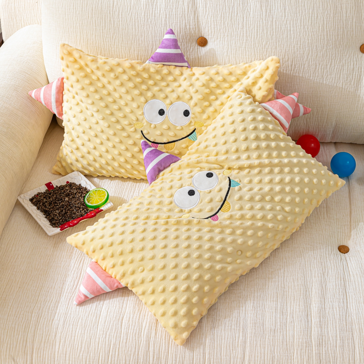 91家纺网 家纺一手货源 找家纺 织布人 2025新款荞麦枕豆豆绒小怪兽卡通儿童荞麦枕学生枕开学季宿舍枕头枕芯 太空豆豆荞麦枕-小怪兽米黄 30x50cm/只