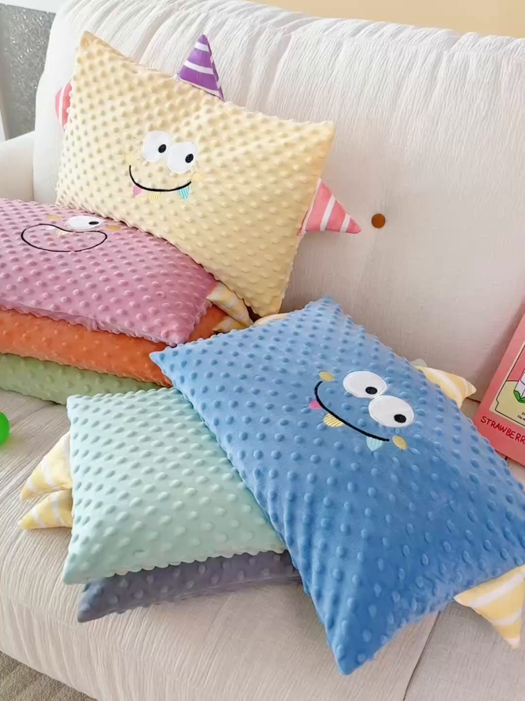 91家纺网 家纺一手货源 找家纺 织布人 2025新款荞麦枕豆豆绒小怪兽卡通儿童荞麦枕学生枕开学季宿舍枕头枕芯 组合图仅供展示不可下单 30x50cm/只