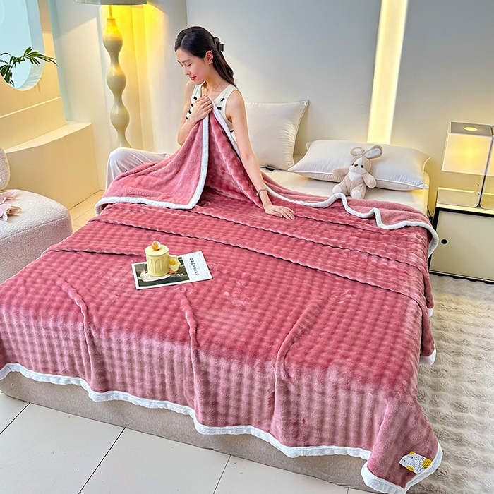 91家纺网 家纺一手货源 找家纺 赢盛家纺 2025新款多功能毛毯高克重法莱绒牛奶绒珊瑚绒免免绒包边毛毯毯子盖毯午睡毯 粉色