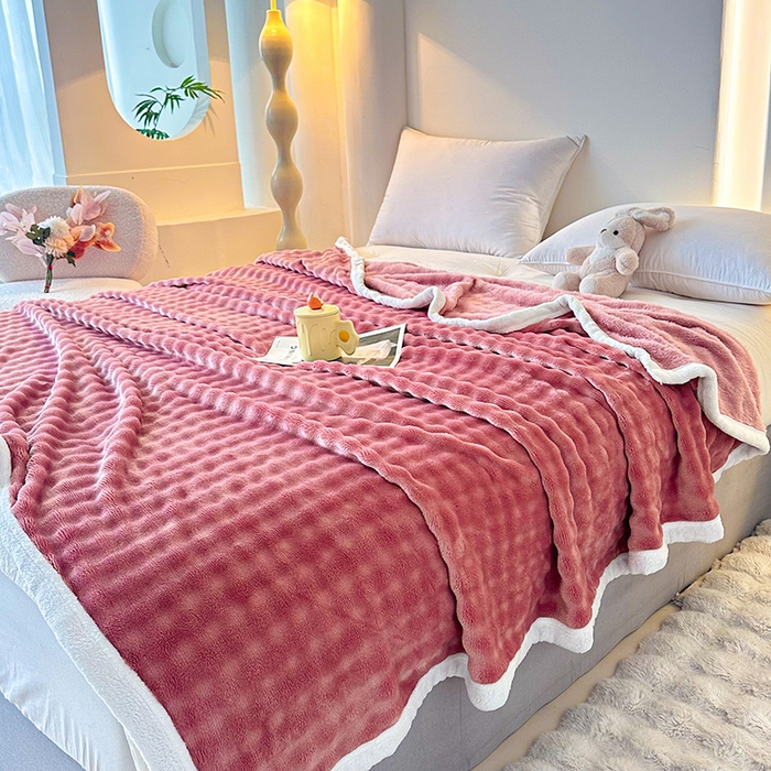 91家纺网 家纺一手货源 找家纺 赢盛家纺 2025新款多功能毛毯高克重法莱绒牛奶绒珊瑚绒免免绒包边毛毯毯子盖毯午睡毯 粉色