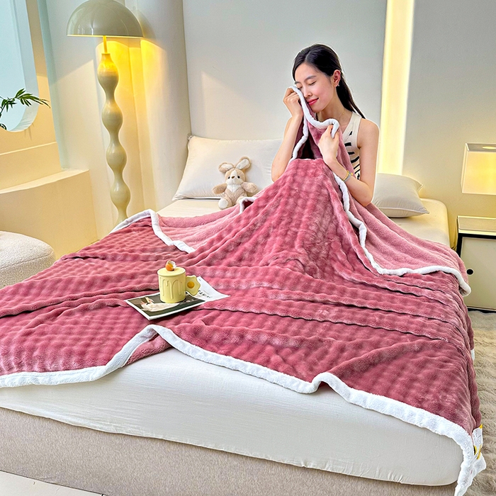 91家纺网 家纺一手货源 找家纺 赢盛家纺 2025新款多功能毛毯高克重法莱绒牛奶绒珊瑚绒免免绒包边毛毯毯子盖毯午睡毯 粉色