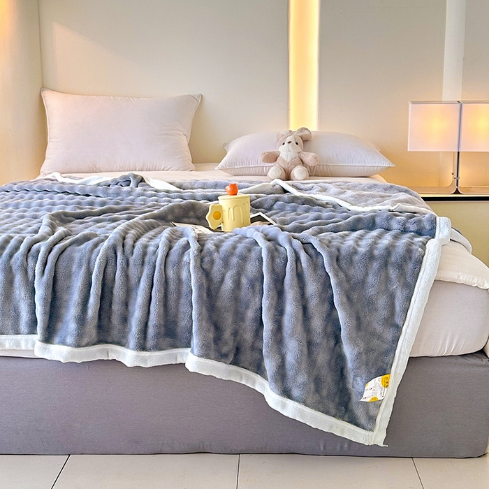 91家纺网 家纺一手货源 找家纺 赢盛家纺 2025新款多功能毛毯高克重法莱绒牛奶绒珊瑚绒免免绒包边毛毯毯子盖毯午睡毯 蓝色