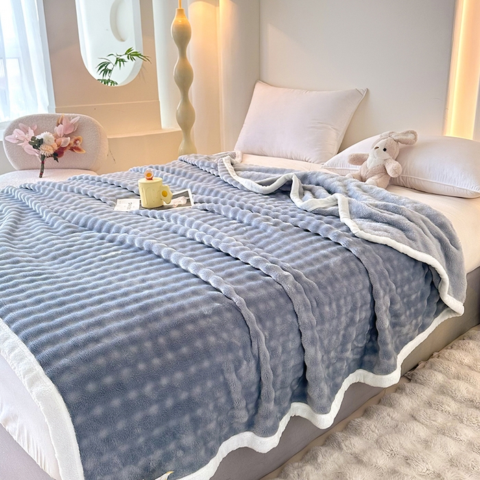 91家纺网 家纺一手货源 找家纺 赢盛家纺 2025新款多功能毛毯高克重法莱绒牛奶绒珊瑚绒免免绒包边毛毯毯子盖毯午睡毯 蓝色