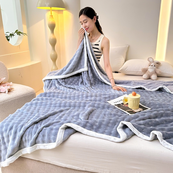 91家纺网 家纺一手货源 找家纺 赢盛家纺 2025新款多功能毛毯高克重法莱绒牛奶绒珊瑚绒免免绒包边毛毯毯子盖毯午睡毯 蓝色