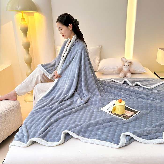 91家纺网 家纺一手货源 找家纺 赢盛家纺 2025新款多功能毛毯高克重法莱绒牛奶绒珊瑚绒免免绒包边毛毯毯子盖毯午睡毯 蓝色