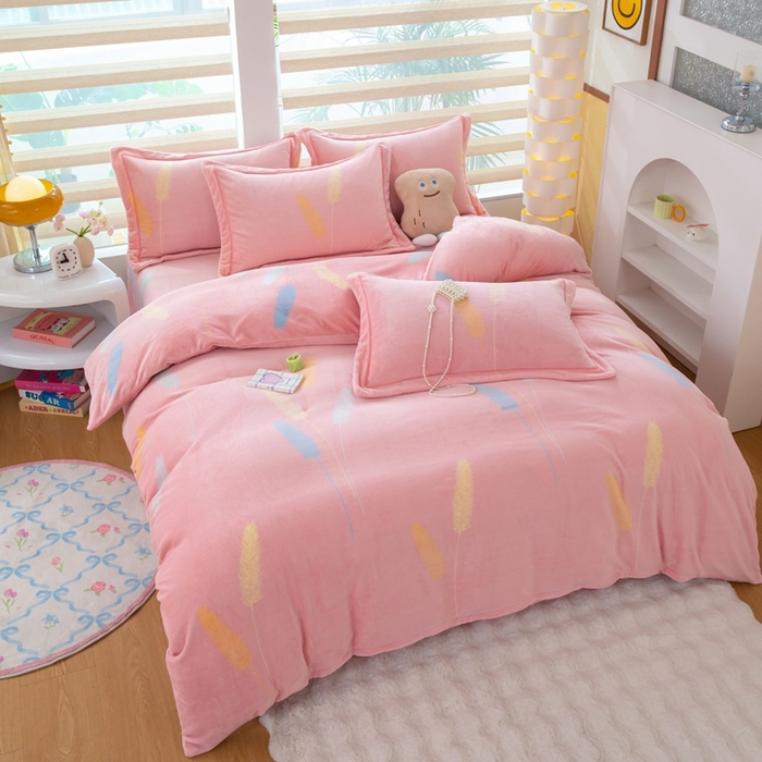 91家纺网 家纺一手货源 找家纺 优姿家纺 2025新款加厚全消光牛奶绒印花四件套欣欣向荣