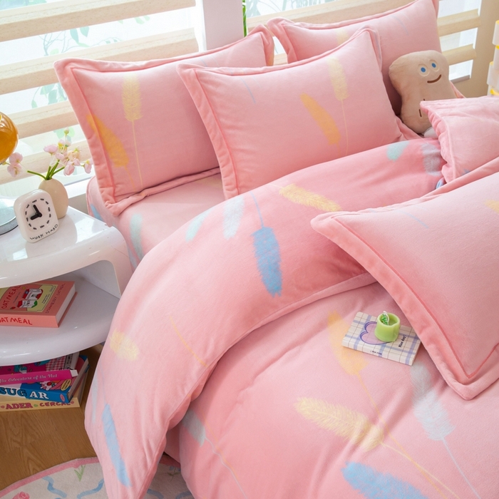 91家纺网 家纺一手货源 找家纺 优姿家纺 2025新款加厚全消光牛奶绒印花四件套欣欣向荣