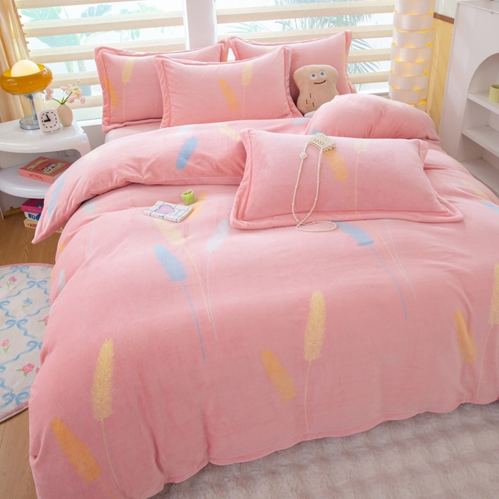 91家纺网 家纺一手货源 找家纺 优姿家纺 2025新款加厚全消光牛奶绒印花四件套欣欣向荣