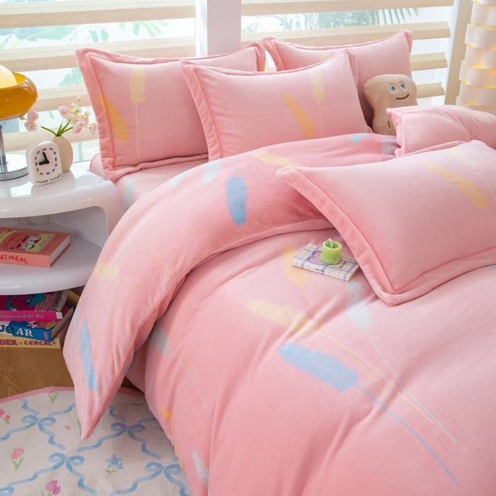 91家纺网 家纺一手货源 找家纺 优姿家纺 2025新款加厚全消光牛奶绒印花四件套欣欣向荣