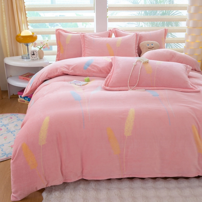 91家纺网 家纺一手货源 找家纺 优姿家纺 2025新款加厚全消光牛奶绒印花四件套欣欣向荣