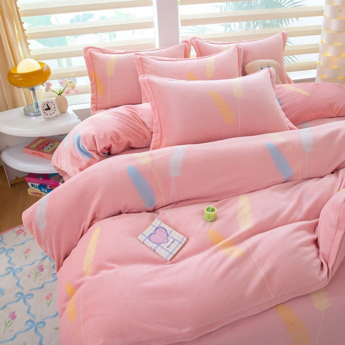 91家纺网 家纺一手货源 找家纺 优姿家纺 2025新款加厚全消光牛奶绒印花四件套欣欣向荣