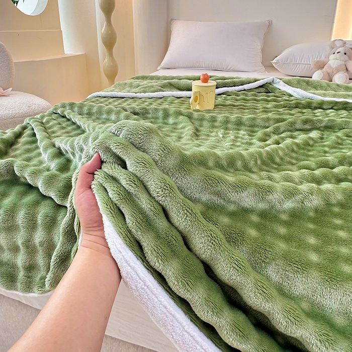 91家纺网 家纺一手货源 找家纺 赢盛家纺 2025新款多功能毛毯高克重法莱绒牛奶绒珊瑚绒免免绒包边毛毯毯子盖毯午睡毯 绿色