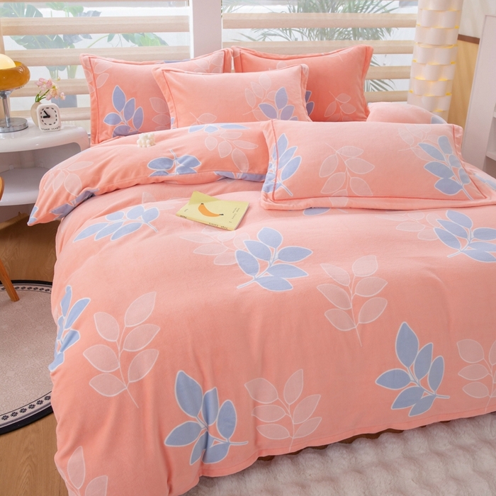 91家纺网 家纺一手货源 找家纺 优姿家纺 2025新款加厚全消光牛奶绒印花四件套叶叶飘香