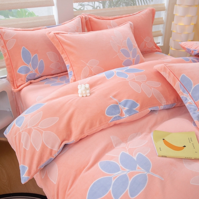 91家纺网 家纺一手货源 找家纺 优姿家纺 2025新款加厚全消光牛奶绒印花四件套叶叶飘香