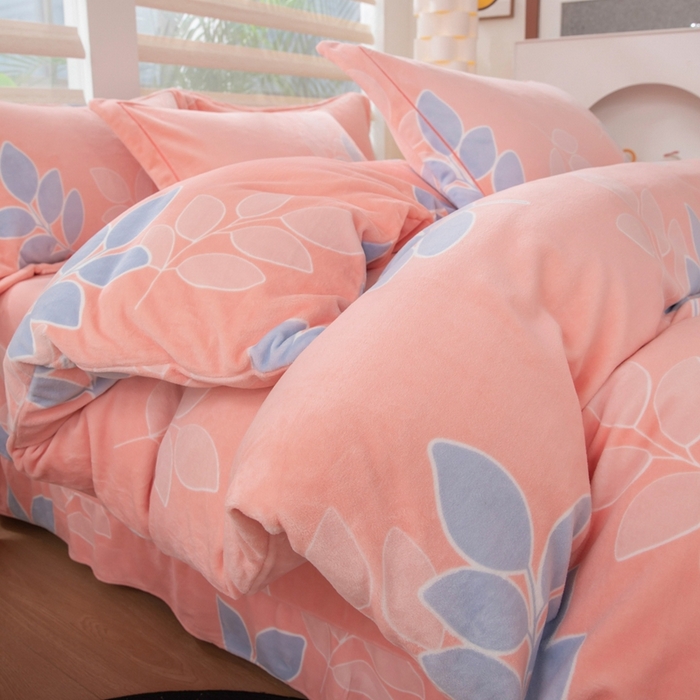 91家纺网 家纺一手货源 找家纺 优姿家纺 2025新款加厚全消光牛奶绒印花四件套叶叶飘香