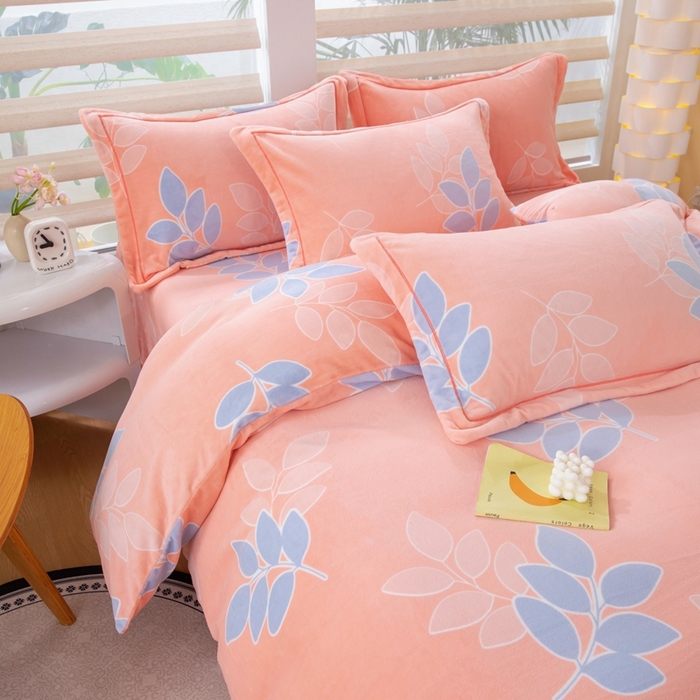 91家纺网 家纺一手货源 找家纺 优姿家纺 2025新款加厚全消光牛奶绒印花四件套叶叶飘香