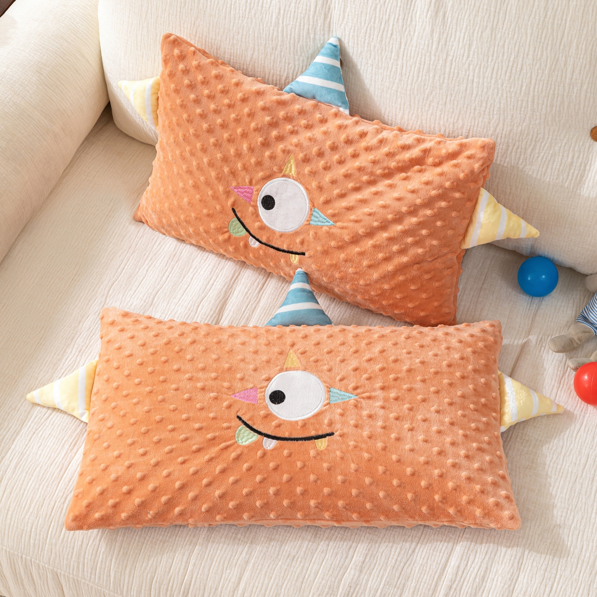 91家纺网 家纺一手货源 找家纺 织布人 2025新款枕芯豆豆绒小怪兽卡通儿童枕学生枕开学季宿舍枕头枕芯 豆豆绒太空枕-太空眼桔色 30x50cm/只