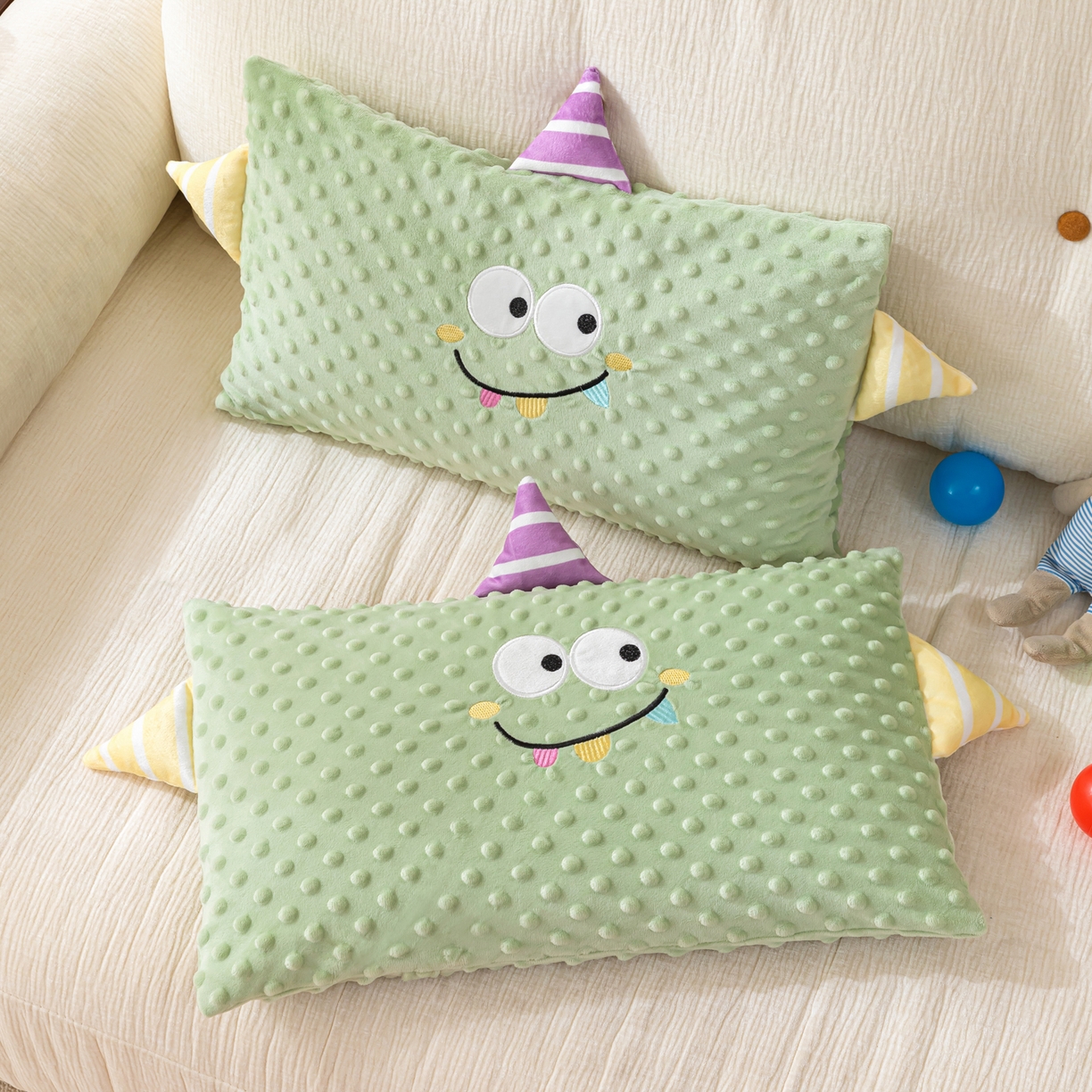 91家纺网 家纺一手货源 找家纺 织布人 2025新款枕芯豆豆绒小怪兽卡通儿童枕学生枕开学季宿舍枕头枕芯 豆豆绒太空枕-小怪兽绿色 30x50cm/只