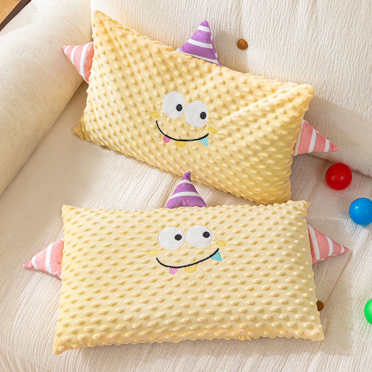 91家纺网 家纺一手货源 找家纺 织布人 2025新款枕芯豆豆绒小怪兽卡通儿童枕学生枕开学季宿舍枕头枕芯 豆豆绒太空枕-小怪兽米黄 30x50cm/只