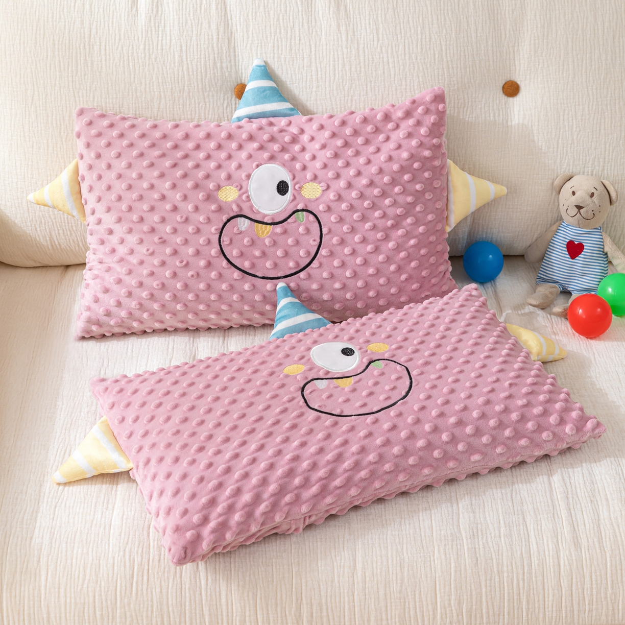 91家纺网 家纺一手货源 找家纺 织布人 2025新款枕芯豆豆绒小怪兽卡通儿童枕学生枕开学季宿舍枕头枕芯 豆豆绒太空枕-太空眼粉 30x50cm/只