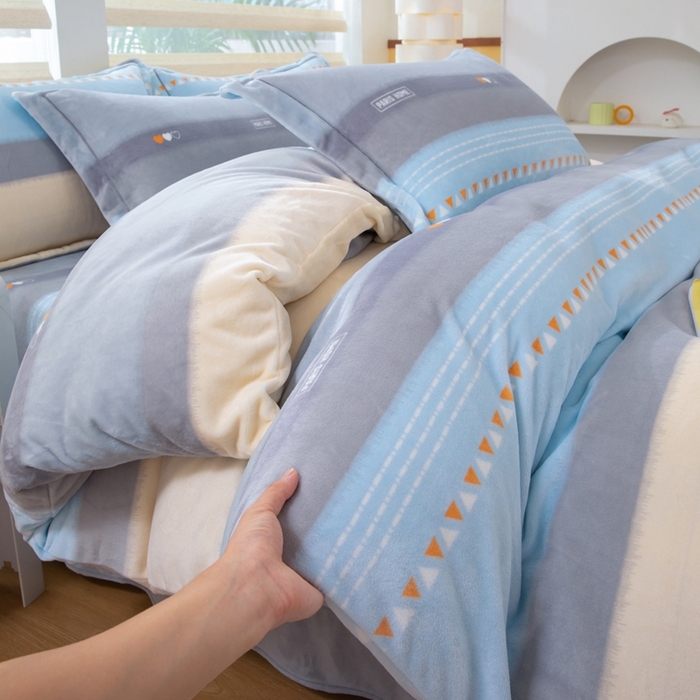 91家纺网 家纺一手货源 找家纺 优姿家纺 2025新款加厚全消光牛奶绒印花四件套一见倾心