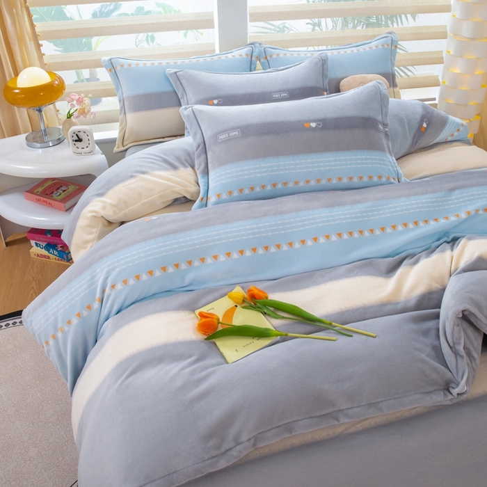 91家纺网 家纺一手货源 找家纺 优姿家纺 2025新款加厚全消光牛奶绒印花四件套一见倾心