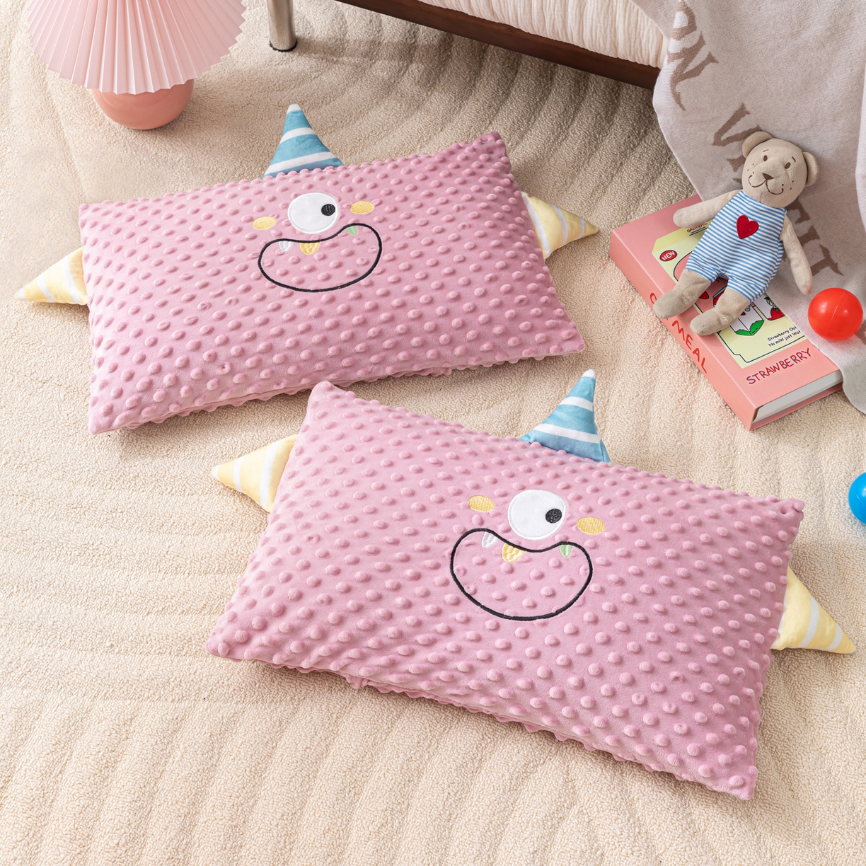 91家纺网 家纺一手货源 找家纺 织布人 2025新款枕芯豆豆绒小怪兽卡通儿童枕学生枕开学季宿舍枕头枕芯 豆豆绒太空枕-太空眼粉 30x50cm/只