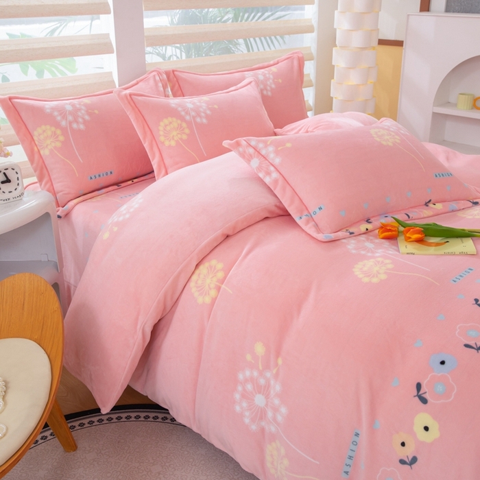 91家纺网 家纺一手货源 找家纺 优姿家纺 2025新款加厚全消光牛奶绒印花四件套一路繁花