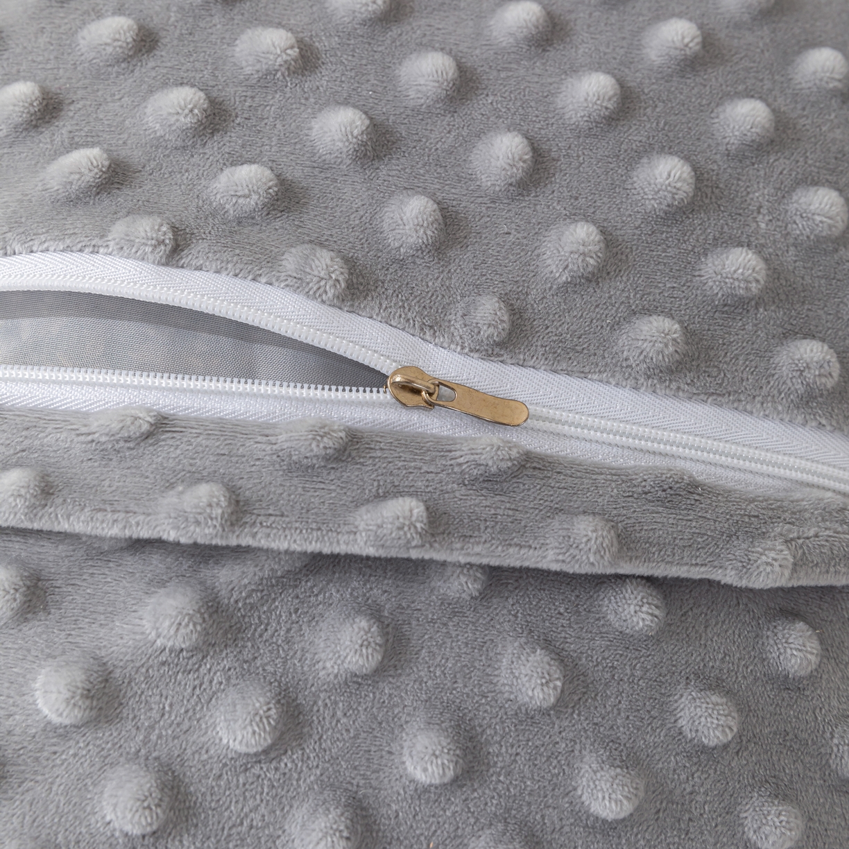 91家纺网 家纺一手货源 找家纺 织布人 2025新款枕芯豆豆绒小怪兽卡通儿童枕学生枕开学季宿舍枕头枕芯 豆豆绒太空枕-太空眼灰色 30x50cm/只