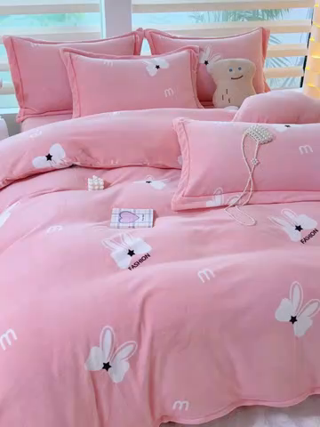 91家纺网 家纺一手货源 找家纺 优姿家纺 2025新款加厚全消光牛奶绒印花四件套一路繁花