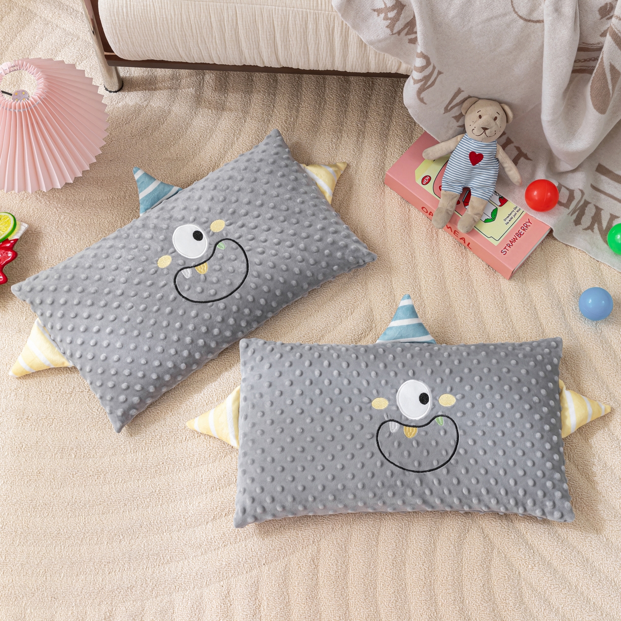91家纺网 家纺一手货源 找家纺 织布人 2025新款枕芯豆豆绒小怪兽卡通儿童枕学生枕开学季宿舍枕头枕芯 豆豆绒太空枕-太空眼灰色 30x50cm/只