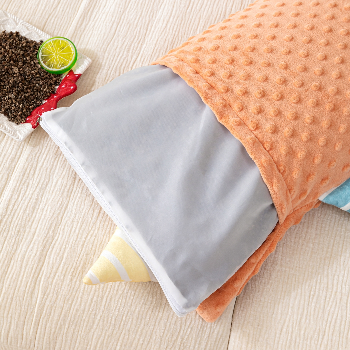 91家纺网 家纺一手货源 找家纺 织布人 2025新款枕芯豆豆绒小怪兽卡通儿童枕学生枕开学季宿舍枕头枕芯 豆豆绒太空枕-太空眼桔色 30x50cm/只