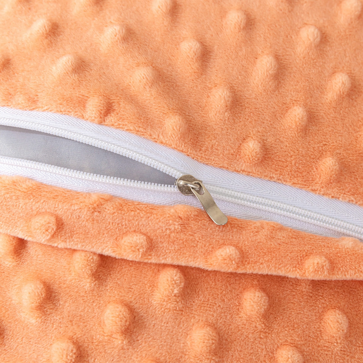 91家纺网 家纺一手货源 找家纺 织布人 2025新款枕芯豆豆绒小怪兽卡通儿童枕学生枕开学季宿舍枕头枕芯 豆豆绒太空枕-太空眼桔色 30x50cm/只