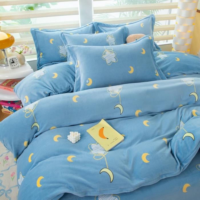 91家纺网 家纺一手货源 找家纺 优姿家纺 2025新款加厚全消光牛奶绒印花四件套月亮弯弯