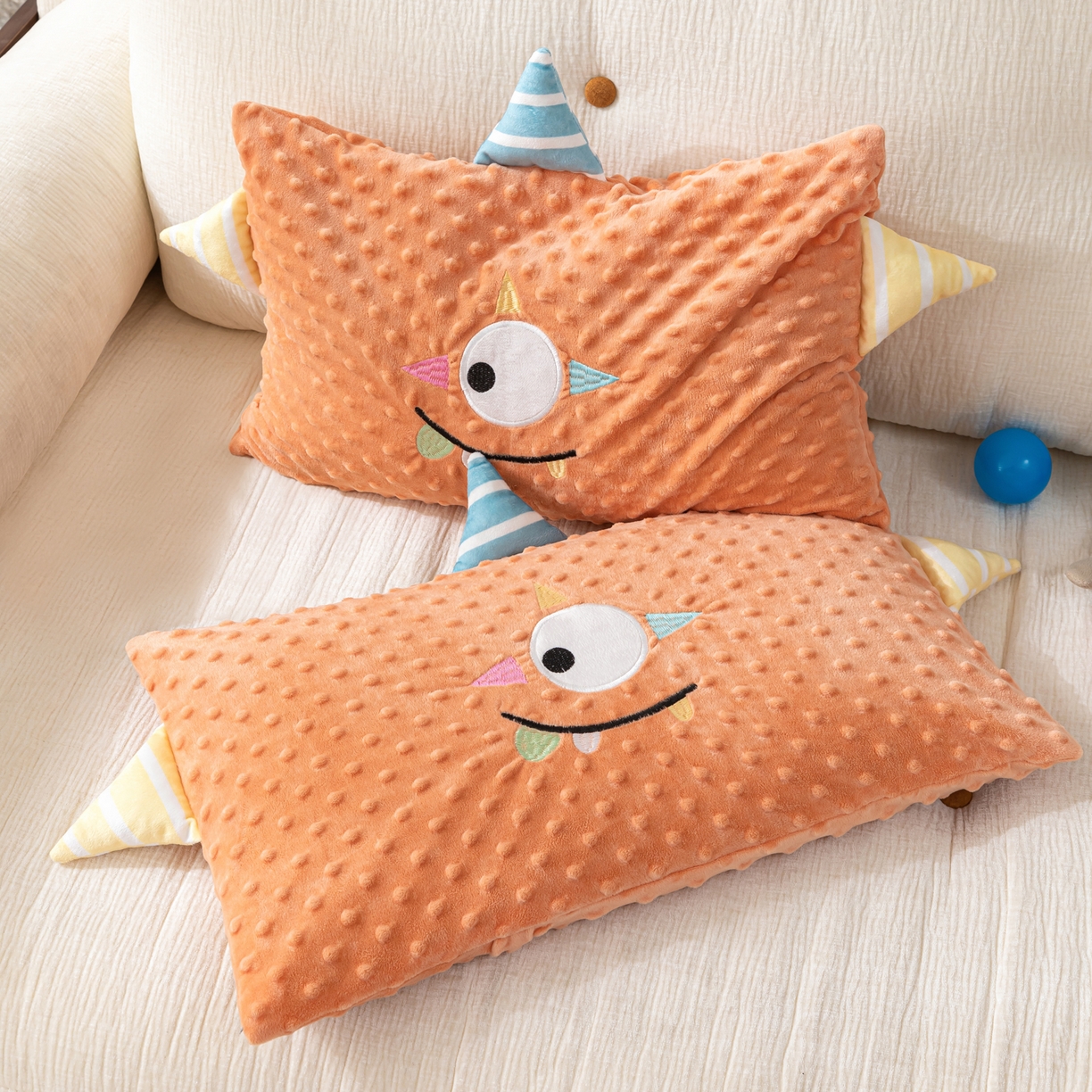 91家纺网 家纺一手货源 找家纺 织布人 2025新款枕芯豆豆绒小怪兽卡通儿童枕学生枕开学季宿舍枕头枕芯 豆豆绒太空枕-太空眼桔色 30x50cm/只