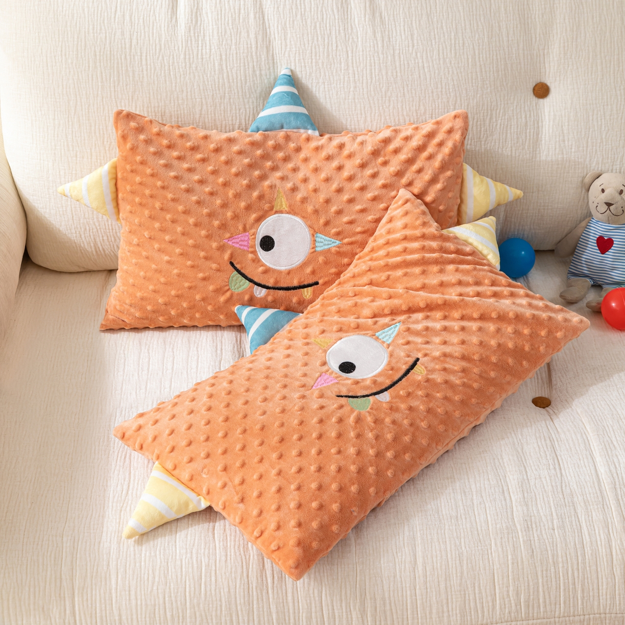 91家纺网 家纺一手货源 找家纺 织布人 2025新款枕芯豆豆绒小怪兽卡通儿童枕学生枕开学季宿舍枕头枕芯 豆豆绒太空枕-太空眼桔色 30x50cm/只