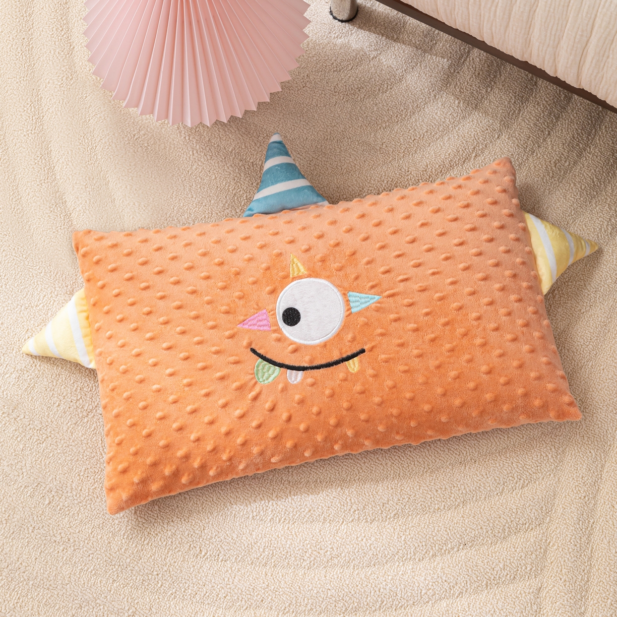 91家纺网 家纺一手货源 找家纺 织布人 2025新款枕芯豆豆绒小怪兽卡通儿童枕学生枕开学季宿舍枕头枕芯 豆豆绒太空枕-太空眼桔色 30x50cm/只