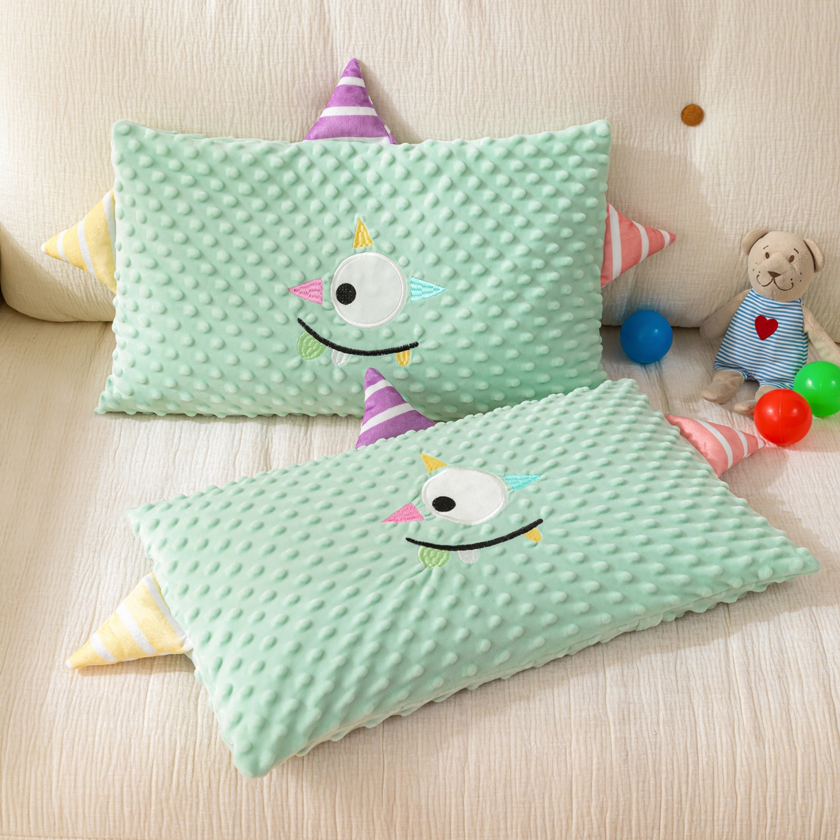 91家纺网 家纺一手货源 找家纺 织布人 2025新款枕芯豆豆绒小怪兽卡通儿童枕学生枕开学季宿舍枕头枕芯 豆豆绒太空枕-太空眼浅蓝 30x50cm/只