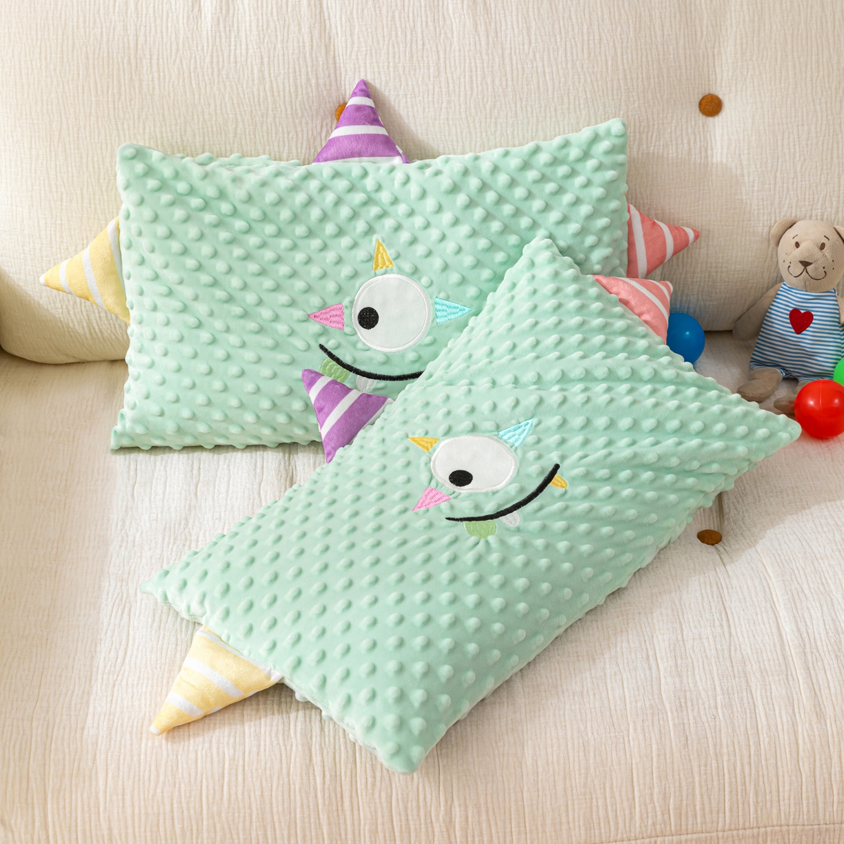 91家纺网 家纺一手货源 找家纺 织布人 2025新款枕芯豆豆绒小怪兽卡通儿童枕学生枕开学季宿舍枕头枕芯 豆豆绒太空枕-太空眼浅蓝 30x50cm/只