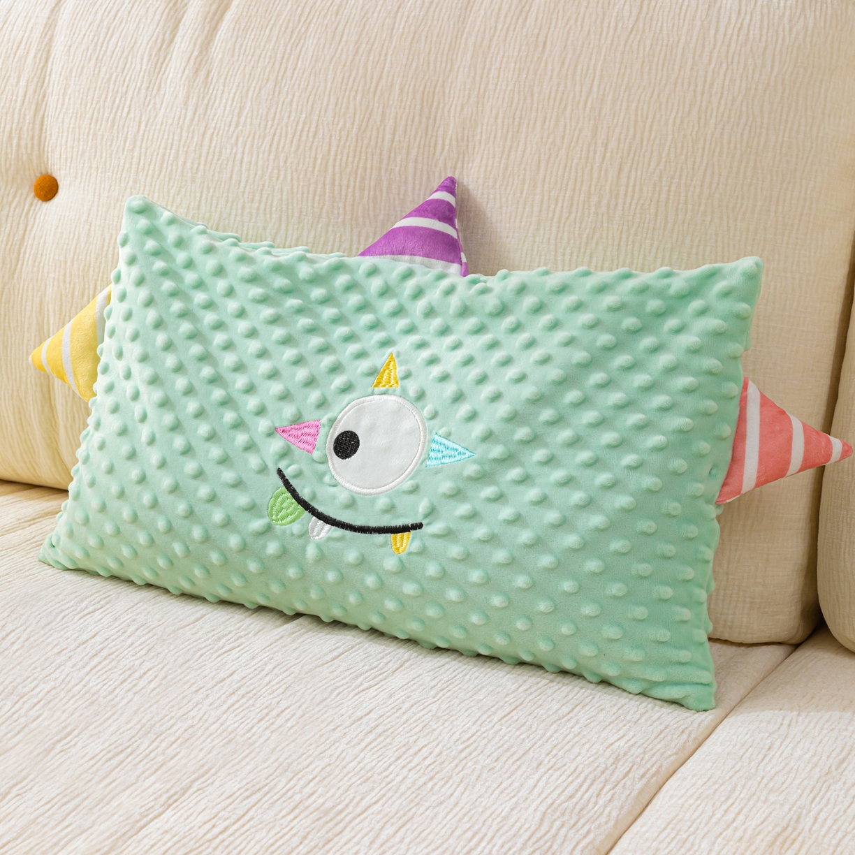 91家纺网 家纺一手货源 找家纺 织布人 2025新款枕芯豆豆绒小怪兽卡通儿童枕学生枕开学季宿舍枕头枕芯 豆豆绒太空枕-太空眼浅蓝 30x50cm/只