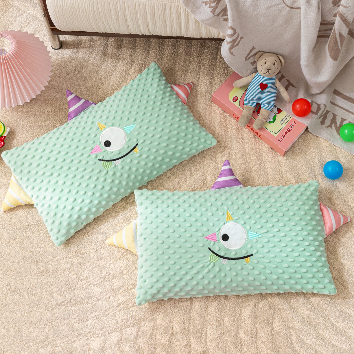 91家纺网 家纺一手货源 找家纺 织布人 2025新款枕芯豆豆绒小怪兽卡通儿童枕学生枕开学季宿舍枕头枕芯 豆豆绒太空枕-太空眼浅蓝 30x50cm/只