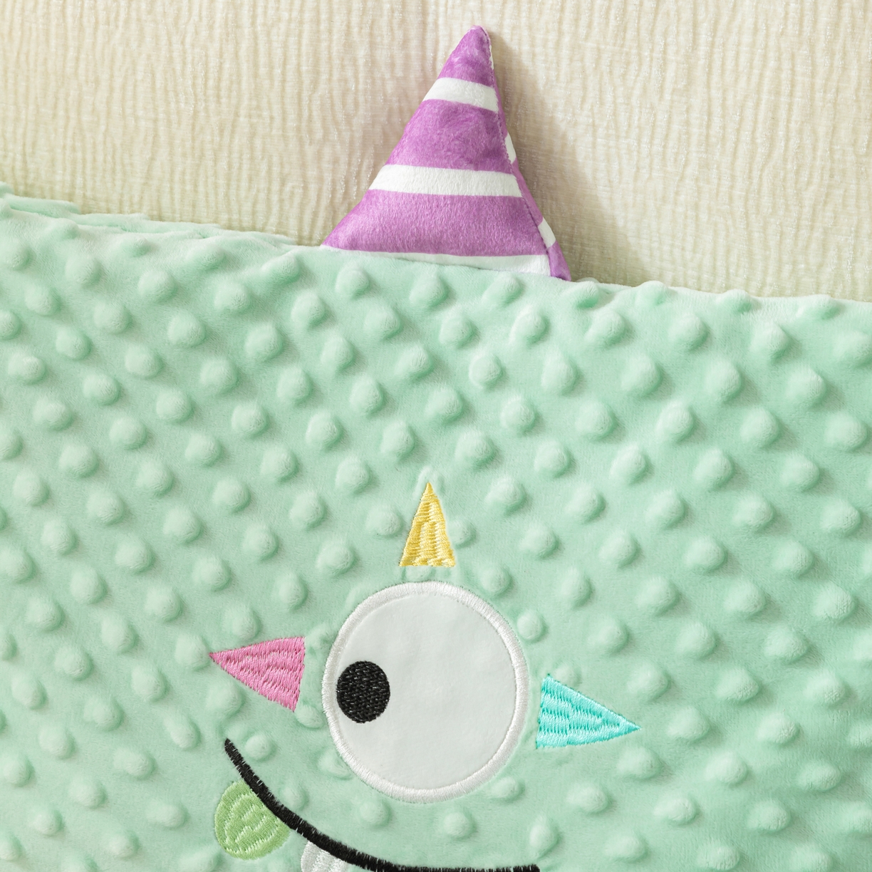 91家纺网 家纺一手货源 找家纺 织布人 2025新款枕芯豆豆绒小怪兽卡通儿童枕学生枕开学季宿舍枕头枕芯 豆豆绒太空枕-太空眼浅蓝 30x50cm/只