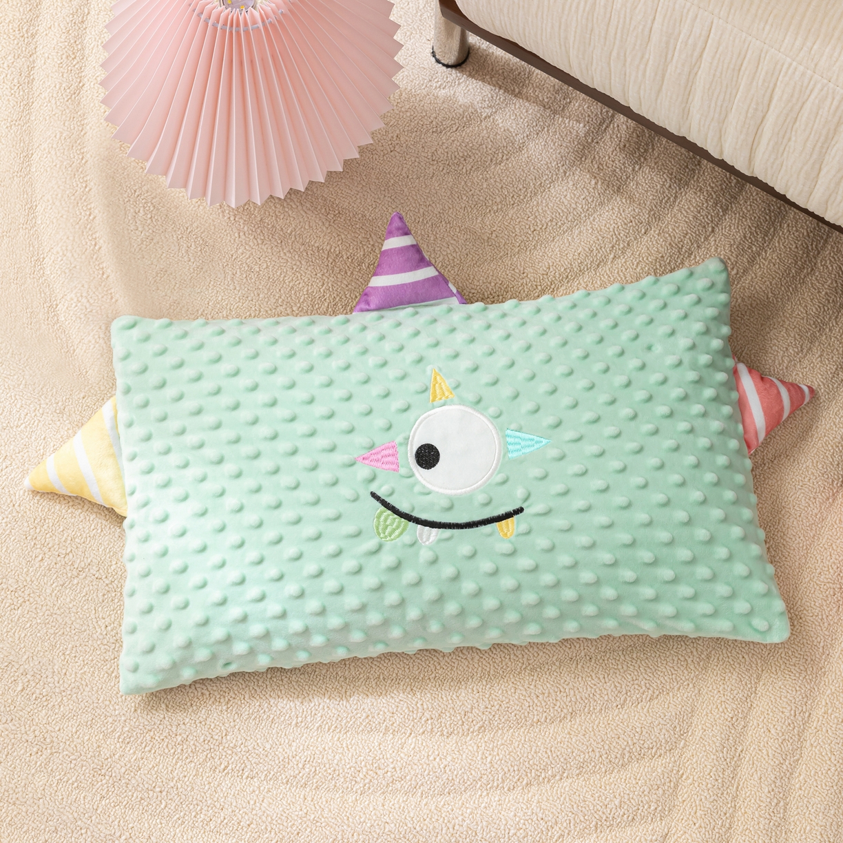 91家纺网 家纺一手货源 找家纺 织布人 2025新款枕芯豆豆绒小怪兽卡通儿童枕学生枕开学季宿舍枕头枕芯 豆豆绒太空枕-太空眼浅蓝 30x50cm/只