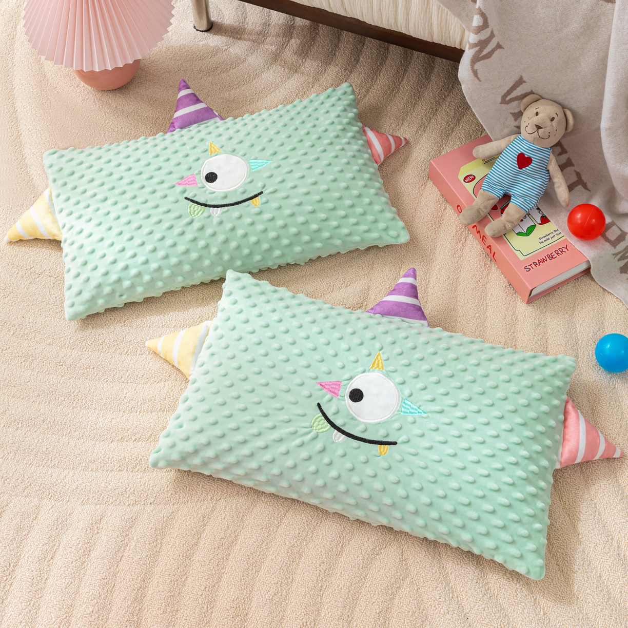 91家纺网 家纺一手货源 找家纺 织布人 2025新款枕芯豆豆绒小怪兽卡通儿童枕学生枕开学季宿舍枕头枕芯 豆豆绒太空枕-太空眼浅蓝 30x50cm/只