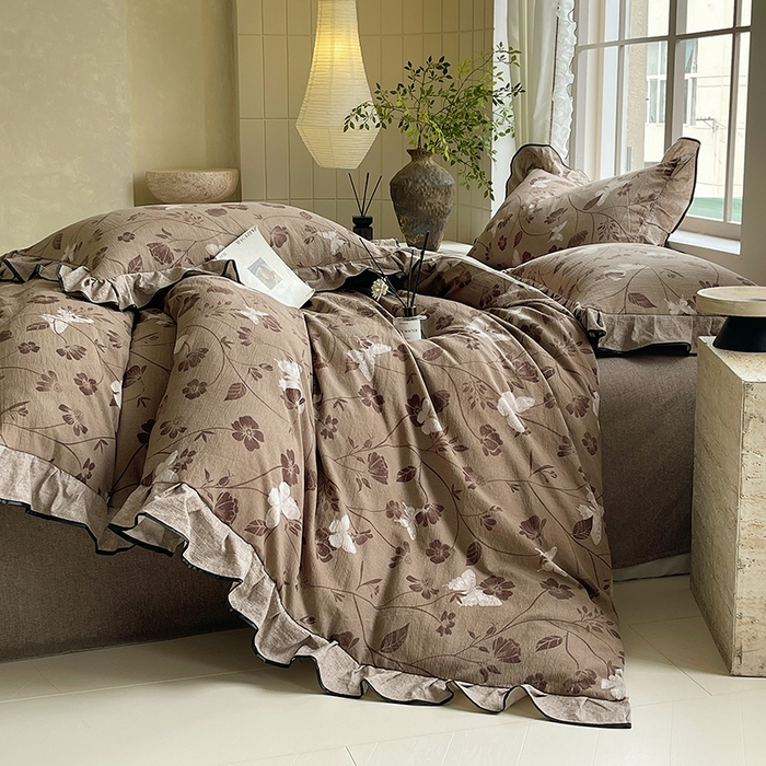 91家纺网 家纺一手货源 找家纺 宝士康家纺 2025新品10A抗菌原麻荷叶边床单款四件套 秋风落叶