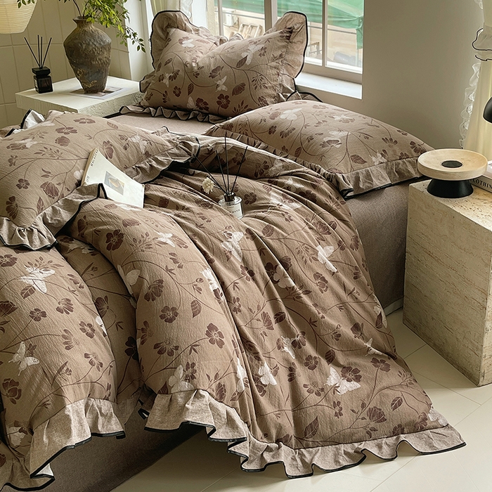 91家纺网 家纺一手货源 找家纺 宝士康家纺 2025新品10A抗菌原麻荷叶边床单款四件套 秋风落叶