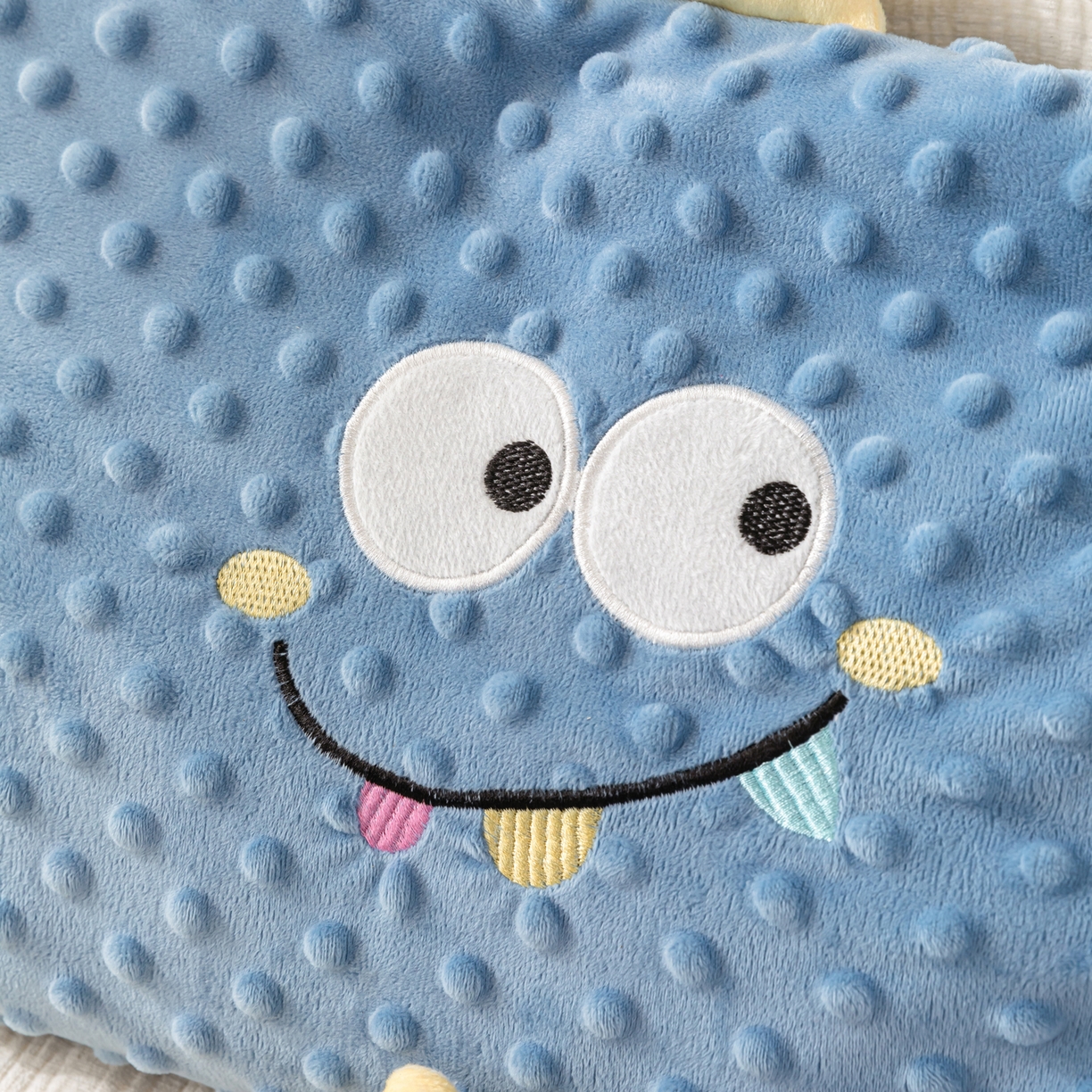 91家纺网 家纺一手货源 找家纺 织布人 2025新款枕芯豆豆绒小怪兽卡通儿童枕学生枕开学季宿舍枕头枕芯 豆豆绒太空枕-小怪兽蓝色 30x50cm/只