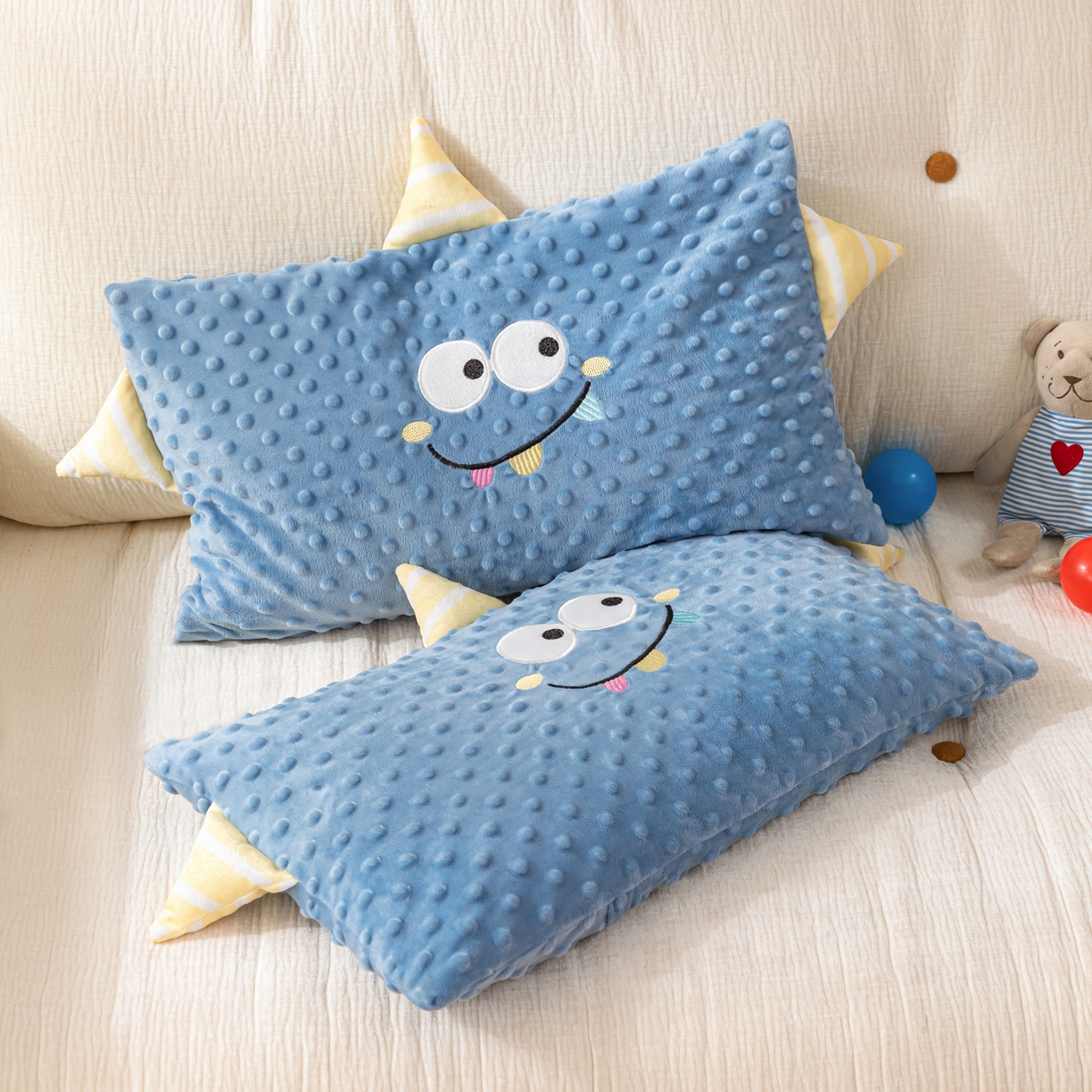 91家纺网 家纺一手货源 找家纺 织布人 2025新款枕芯豆豆绒小怪兽卡通儿童枕学生枕开学季宿舍枕头枕芯 豆豆绒太空枕-小怪兽蓝色 30x50cm/只